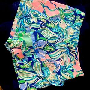 Lilly Pulitzer skort size 4. In excellent condition.
